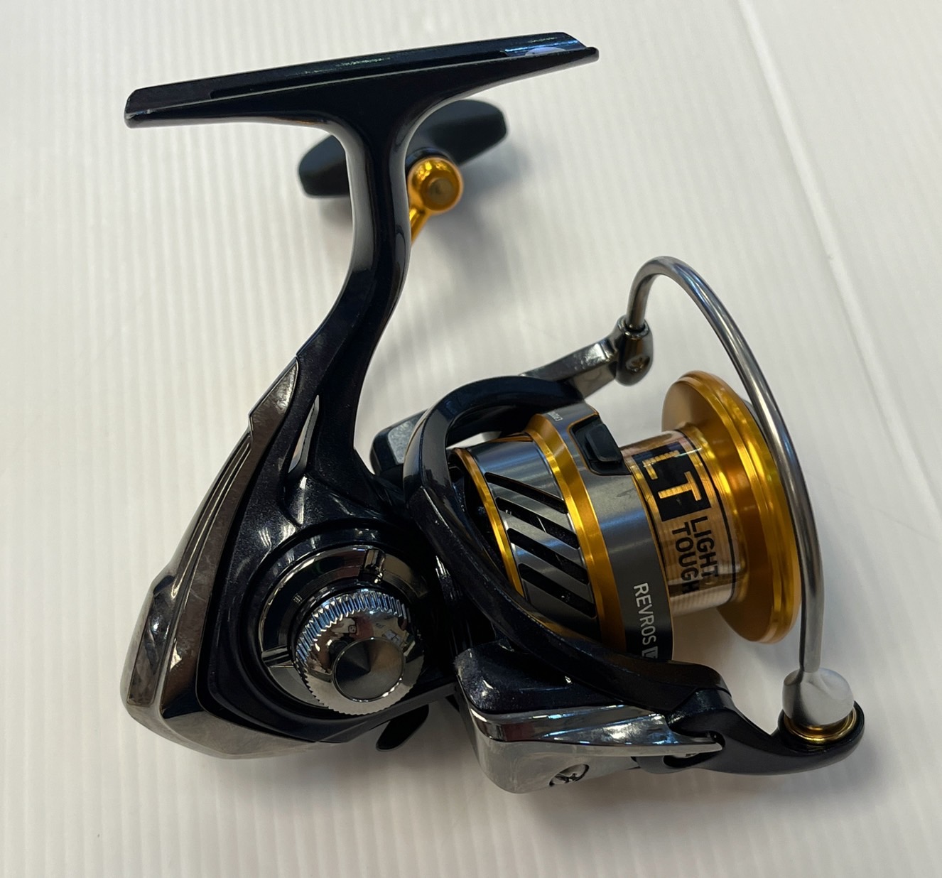 NEW REEL DAIWA 20 REVROS LT 2500D, Reel