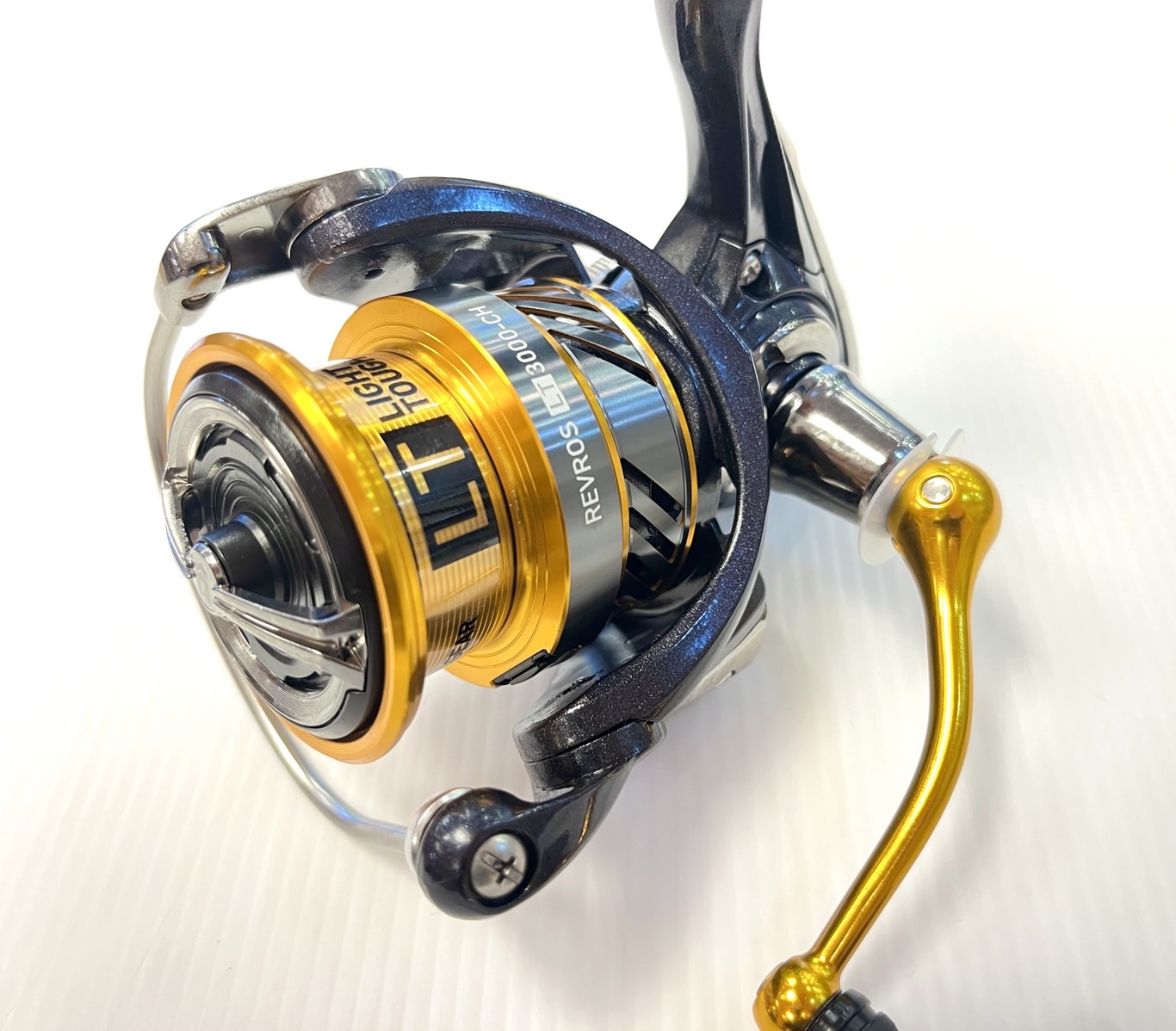 NEW REEL DAIWA 20 REVROS LT 3000-CH, Reel