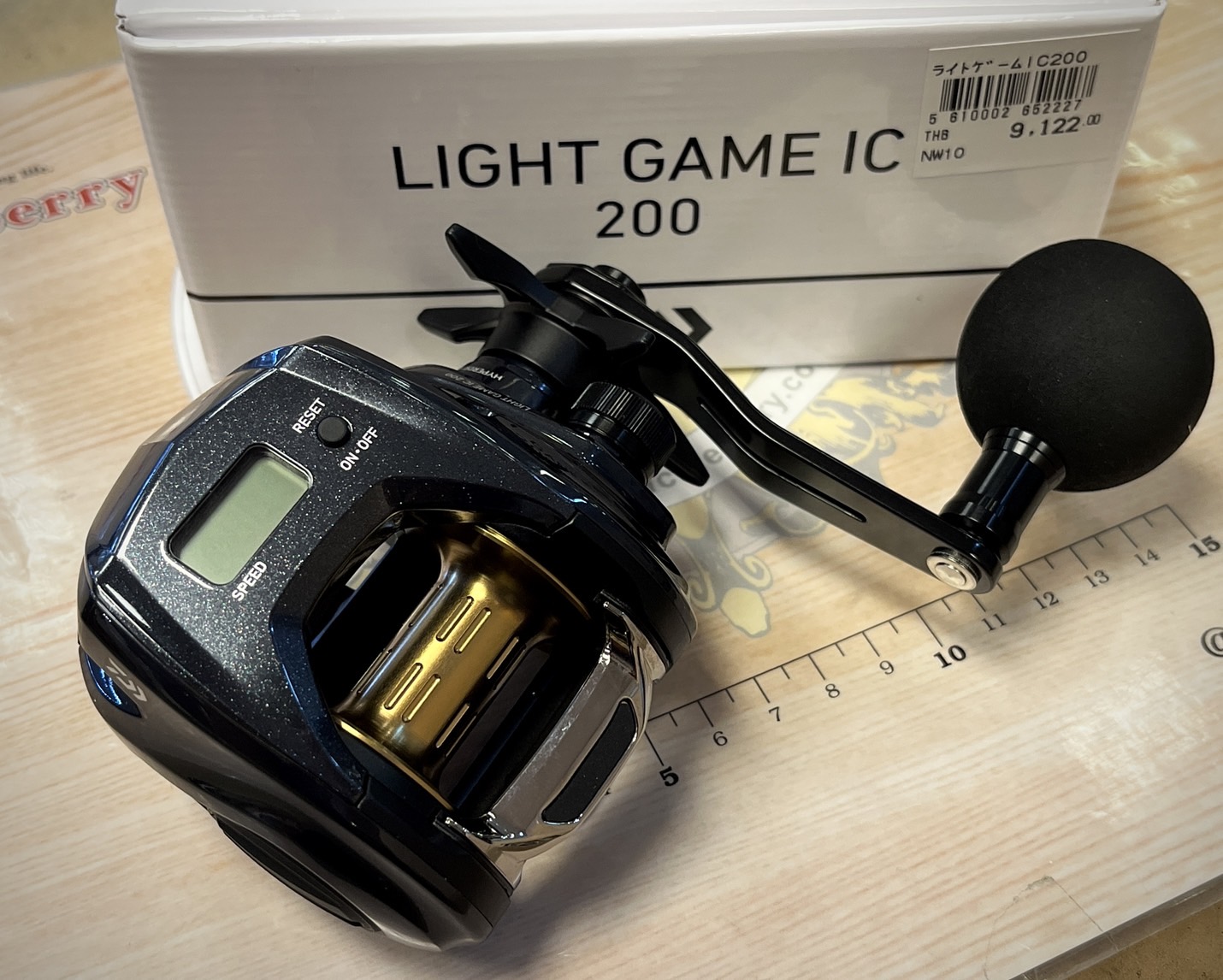NEW REEL DAIWA LIGHT GAME IC 200